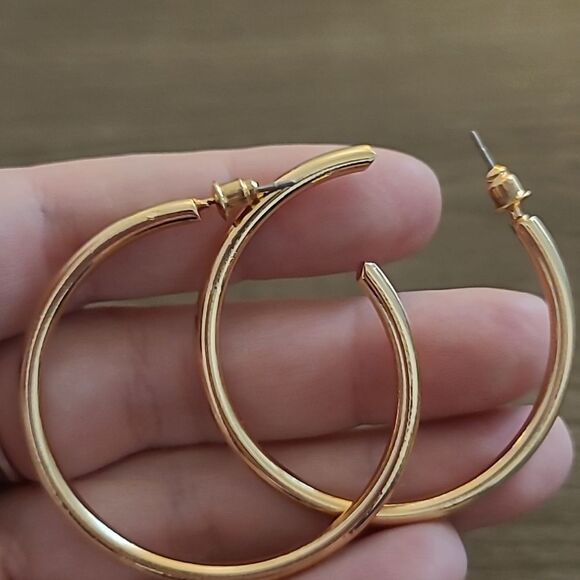 💲6️⃣ Bundled ✔️Gold Hoop Earrings 2.5" - Picture 8 of 8